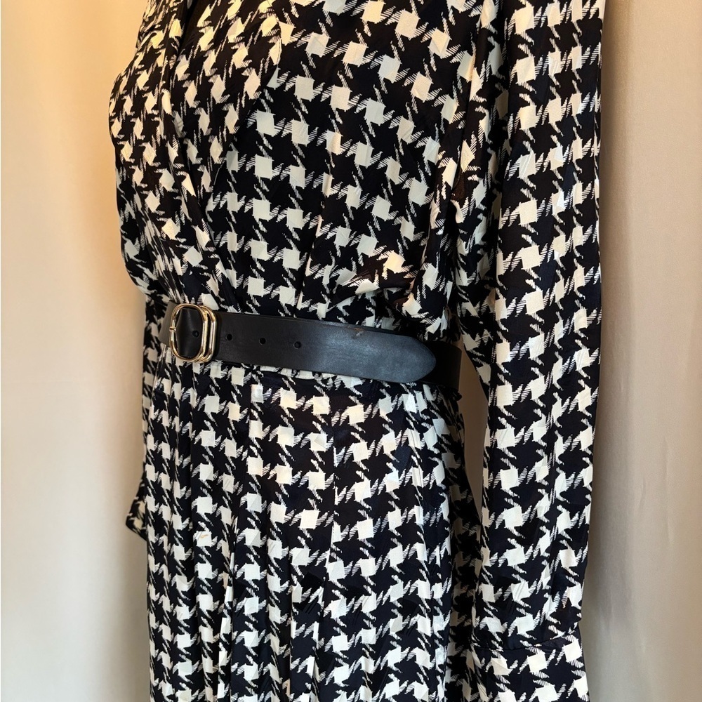 Vintage Black and White A-Line Wrap Dress with Cuffed Sleeves - Picture 4 of 8